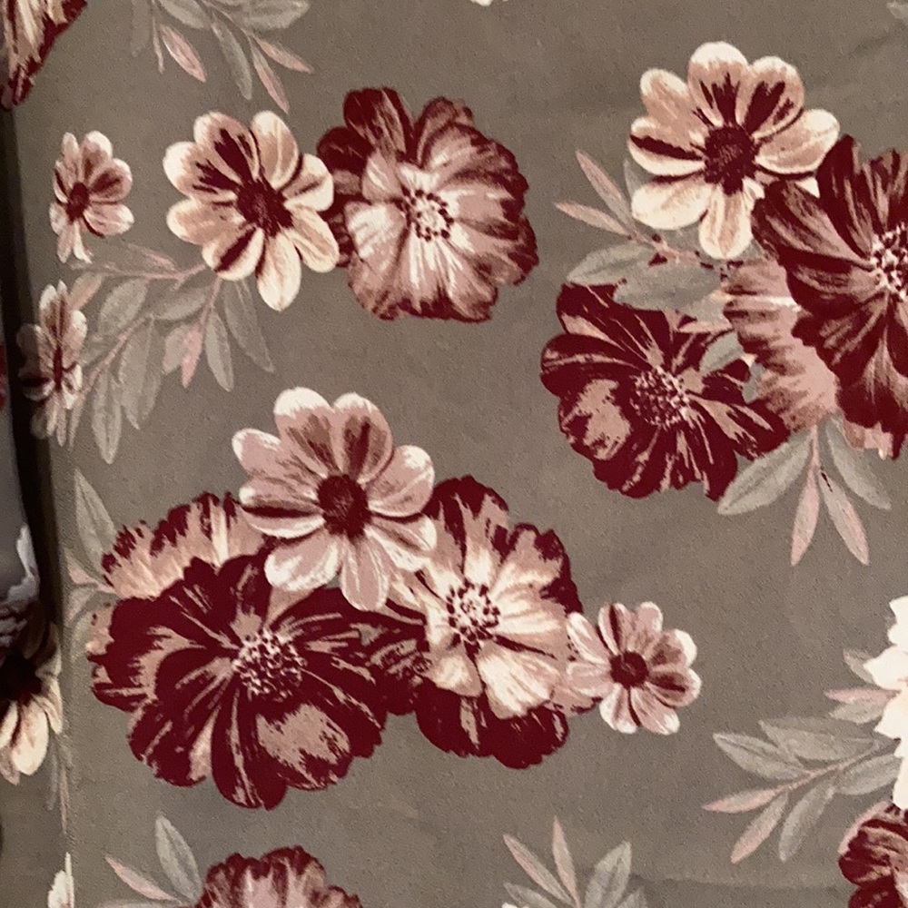 Banana Republic Gray Floral Short Sleeve Blouse with Burgundy Flowers - Picture 2 of 7